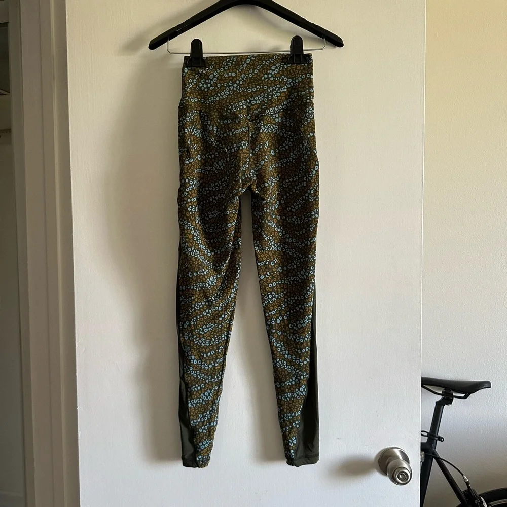 Aerie Offline Green/Blue Floral Mesh Side High Waisted Leggings size Small EUC - Picture 5 of 9
